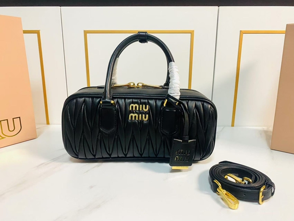 スーパーコピーブランドバッグ全体デザイン